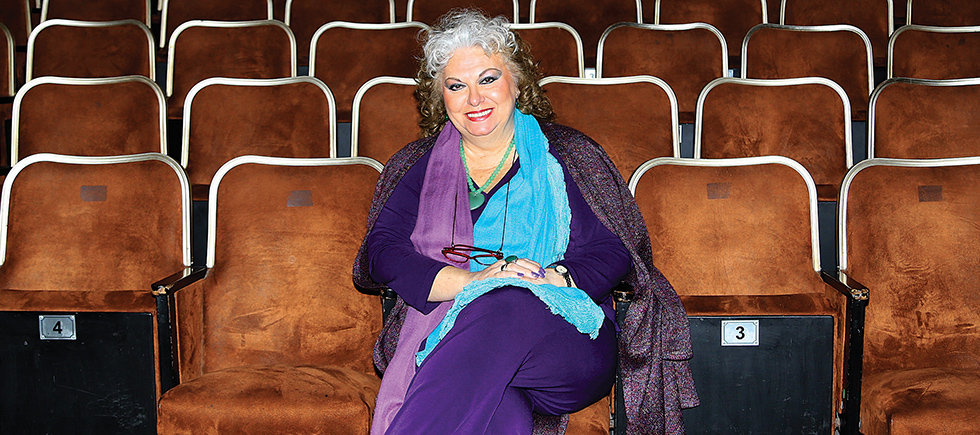 KADRİYE KENTER TİYATROYA ADANAN BİR HAYAT