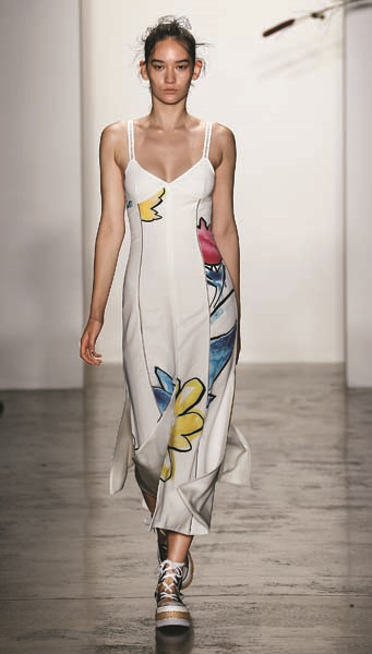 PARLAYAN TASARIMCI ADAM SELMAN DESENLERLE OYNAMAYI SEVİYOR