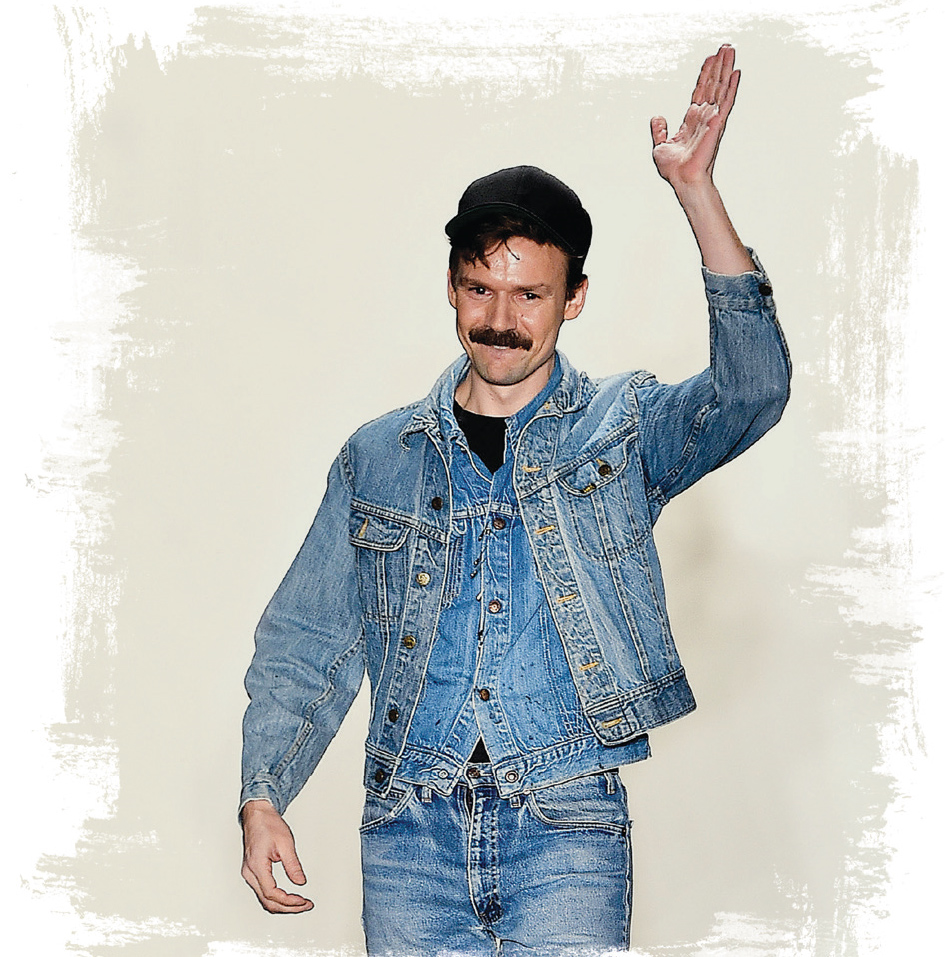 PARLAYAN TASARIMCI ADAM SELMAN DESENLERLE OYNAMAYI SEVİYOR