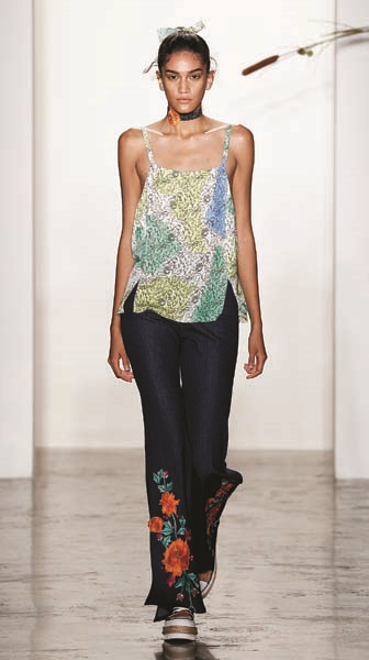 PARLAYAN TASARIMCI ADAM SELMAN DESENLERLE OYNAMAYI SEVİYOR