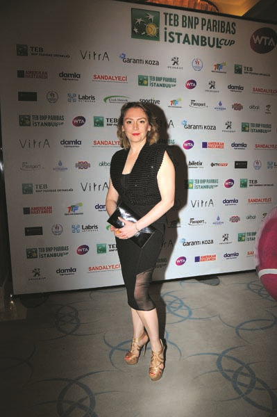 TENİS ŞÖLENİ AJDA PEKKAN VE ENBE ORKESTRASI İLE BAŞLADI