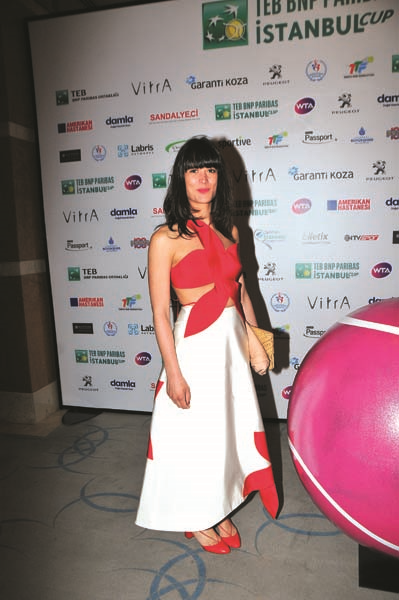 TENİS ŞÖLENİ AJDA PEKKAN VE ENBE ORKESTRASI İLE BAŞLADI