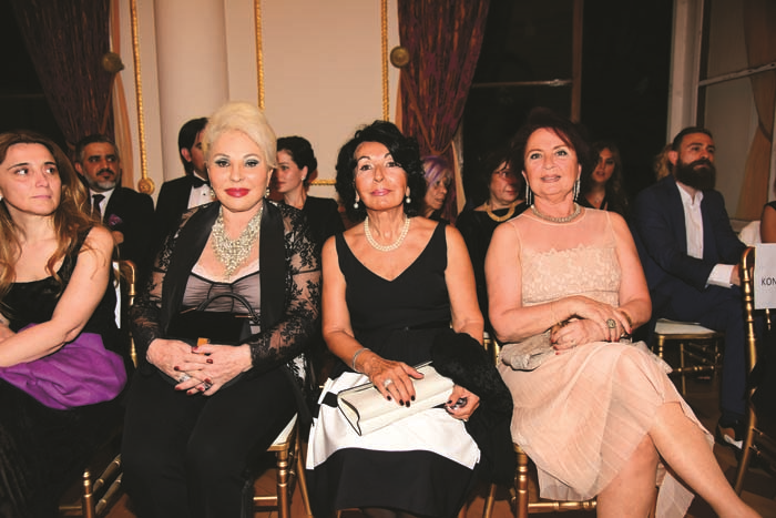 FRANSIZ SARAYI’NDA ÇOCUK EĞİTİM DERNEĞİ YARARINA 6 YAZ DEFİLESİ