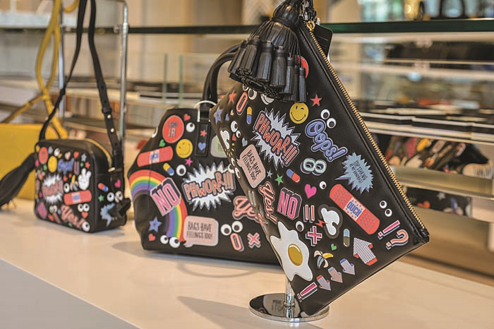 ANYA’NIN İKONİK ÇANTALARI İLGİYLE KARŞILANDI