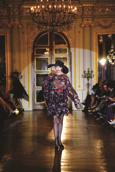 FRANSIZ SARAYI’NDA ÇOCUK EĞİTİM DERNEĞİ YARARINA 6 YAZ DEFİLESİ