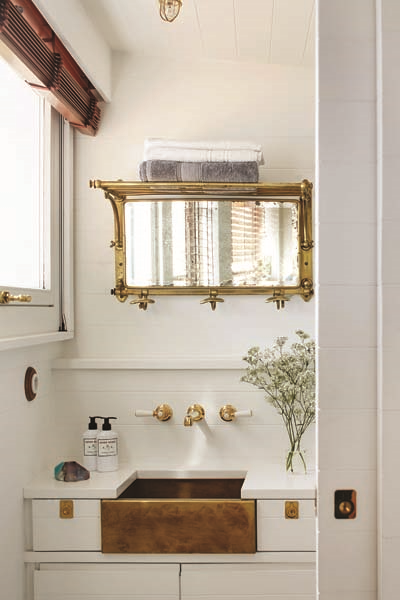 İTALYAN RİVİERA’SINDA UFKA UZANAN BİR EV