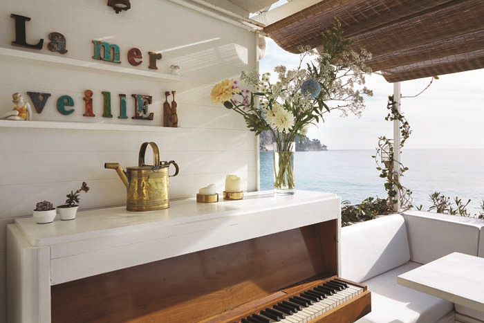 İTALYAN RİVİERA’SINDA UFKA UZANAN BİR EV