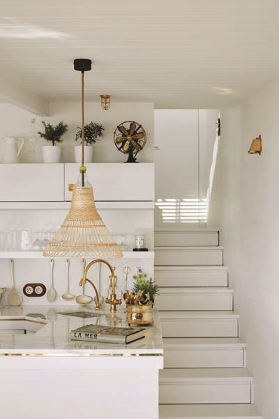 İTALYAN RİVİERA’SINDA UFKA UZANAN BİR EV