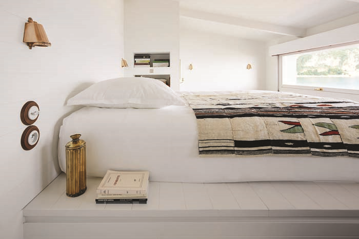 İTALYAN RİVİERA’SINDA UFKA UZANAN BİR EV