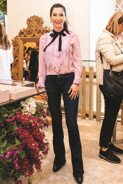 KELEBEKTEN ESİNLENEN DEĞİŞİMİ SİMGELEYEN TAKI KOLEKSİYONU