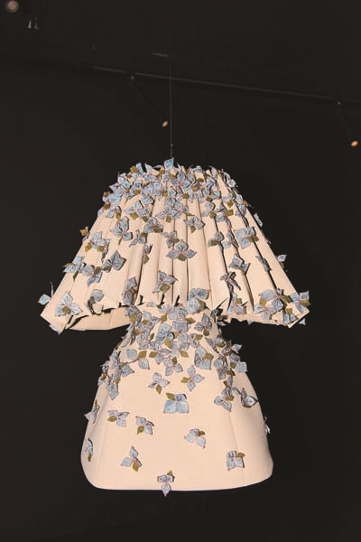 İSTANBUL MODA AKADEMİSİ  VE DICE KAYEK İŞBİRLİĞİ İLE “İZLER” SERGİSİ AÇILDI