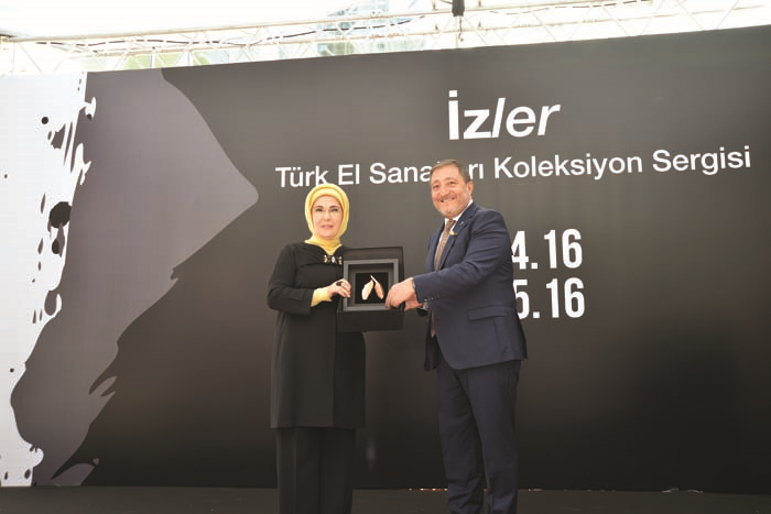 İSTANBUL MODA AKADEMİSİ  VE DICE KAYEK İŞBİRLİĞİ İLE “İZLER” SERGİSİ AÇILDI