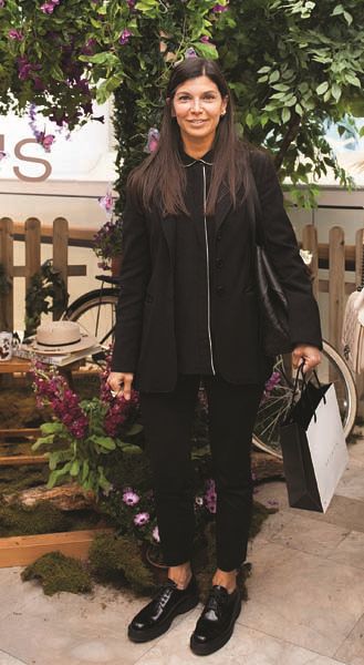 KELEBEKTEN ESİNLENEN DEĞİŞİMİ SİMGELEYEN TAKI KOLEKSİYONU