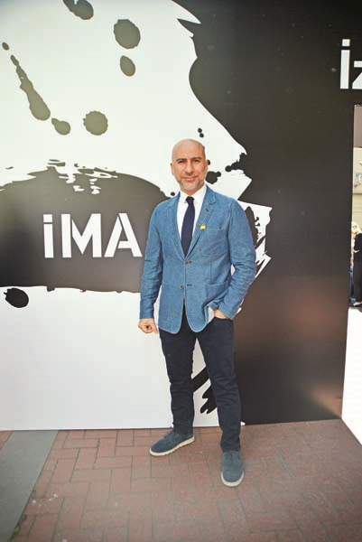 İSTANBUL MODA AKADEMİSİ  VE DICE KAYEK İŞBİRLİĞİ İLE “İZLER” SERGİSİ AÇILDI