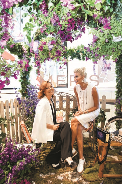 KELEBEKTEN ESİNLENEN DEĞİŞİMİ SİMGELEYEN TAKI KOLEKSİYONU