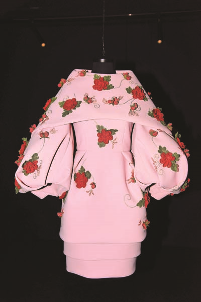 İSTANBUL MODA AKADEMİSİ  VE DICE KAYEK İŞBİRLİĞİ İLE “İZLER” SERGİSİ AÇILDI