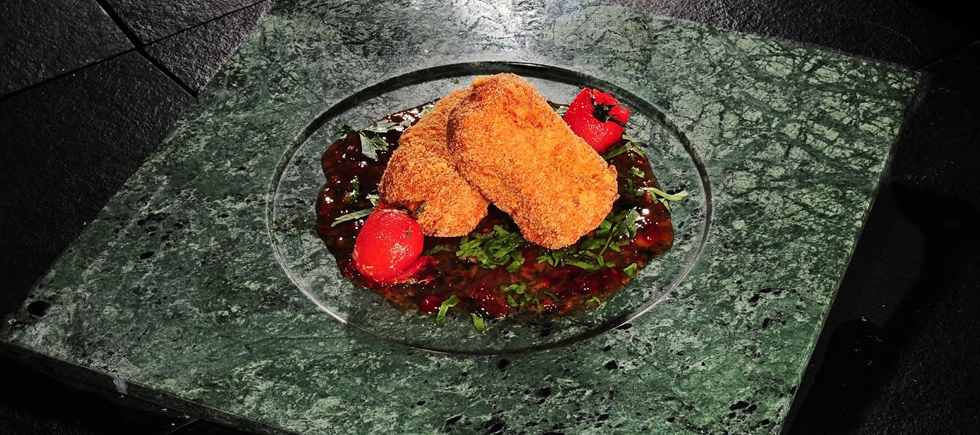 ŞEHRİN GÖBEĞİNDE YUNAN ESİNTİSİ