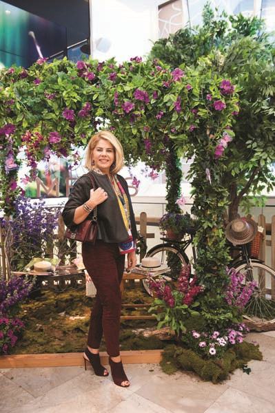 KELEBEKTEN ESİNLENEN DEĞİŞİMİ SİMGELEYEN TAKI KOLEKSİYONU