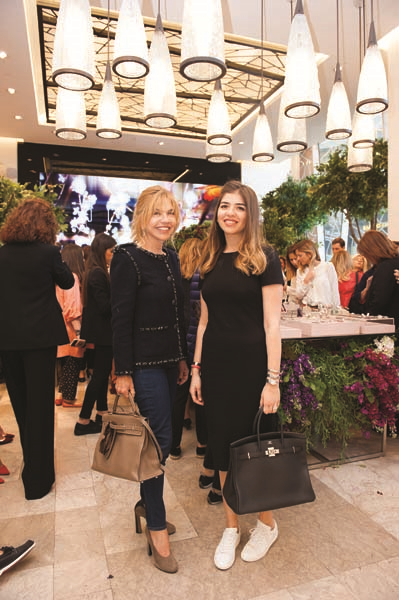 KELEBEKTEN ESİNLENEN DEĞİŞİMİ SİMGELEYEN TAKI KOLEKSİYONU