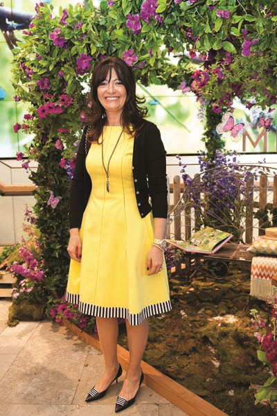 KELEBEKTEN ESİNLENEN DEĞİŞİMİ SİMGELEYEN TAKI KOLEKSİYONU