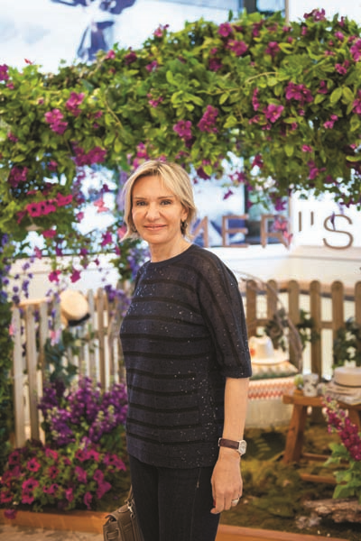 KELEBEKTEN ESİNLENEN DEĞİŞİMİ SİMGELEYEN TAKI KOLEKSİYONU