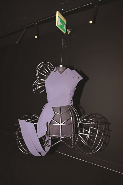 İSTANBUL MODA AKADEMİSİ  VE DICE KAYEK İŞBİRLİĞİ İLE “İZLER” SERGİSİ AÇILDI