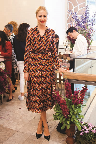 KELEBEKTEN ESİNLENEN DEĞİŞİMİ SİMGELEYEN TAKI KOLEKSİYONU