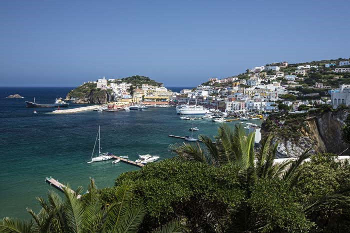 İTALYA’NIN HUZURLU ADASI PONZA.