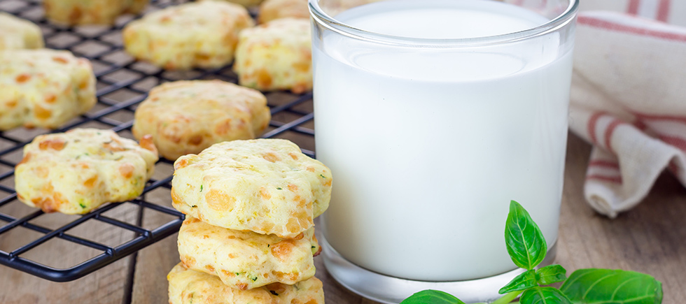 LOKUM KIVAMLI PEYNİRLİ TUZLU YULAF KURABİYESİ TARİFİ