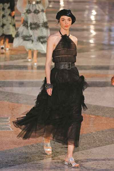 KARL LAGERFELD CHANEL’İN 2017 CRUISE KOLEKSİYONU’NU KÜBA’DA TANITTI