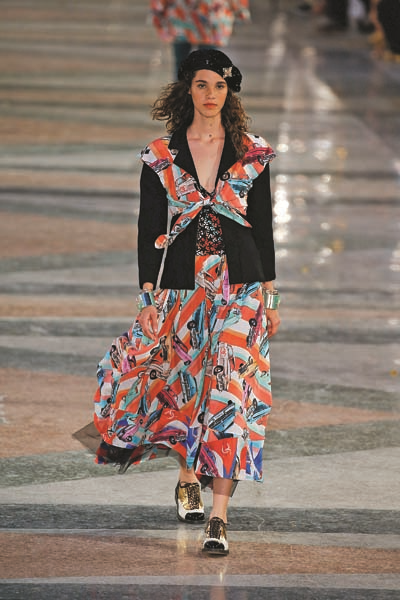 KARL LAGERFELD CHANEL’İN 2017 CRUISE KOLEKSİYONU’NU KÜBA’DA TANITTI