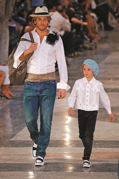 KARL LAGERFELD CHANEL’İN 2017 CRUISE KOLEKSİYONU’NU KÜBA’DA TANITTI