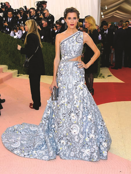 METROPOLİTAN MÜZESİ’NDE YILDIZLAR GEÇİDİ