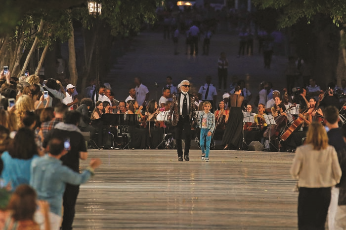 KARL LAGERFELD CHANEL’İN 2017 CRUISE KOLEKSİYONU’NU KÜBA’DA TANITTI