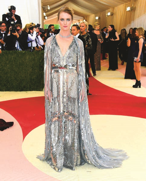 METROPOLİTAN MÜZESİ’NDE YILDIZLAR GEÇİDİ