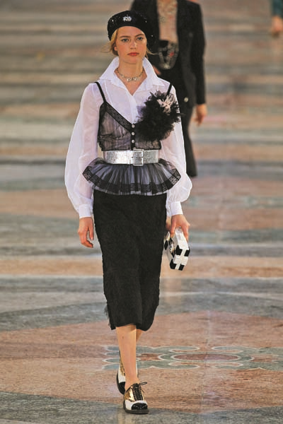 KARL LAGERFELD CHANEL’İN 2017 CRUISE KOLEKSİYONU’NU KÜBA’DA TANITTI