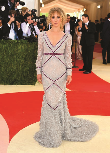 METROPOLİTAN MÜZESİ’NDE YILDIZLAR GEÇİDİ