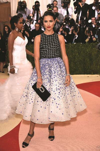 METROPOLİTAN MÜZESİ’NDE YILDIZLAR GEÇİDİ