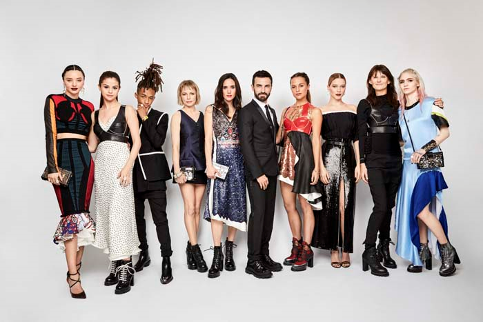 ÜNLÜLER EFSANE FOTOĞRAFÇIYA POZ VERDİ