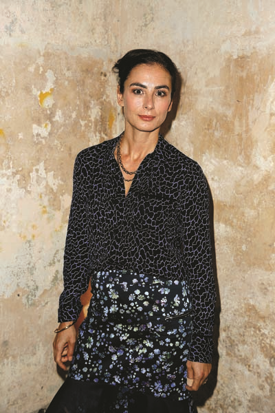 TIFFANY’NİN TASARIM DİREKTÖRÜ FRANCESCA AMFITHEATROF ZARİF TARZIYLA BEĞENİ TOPLUYOR