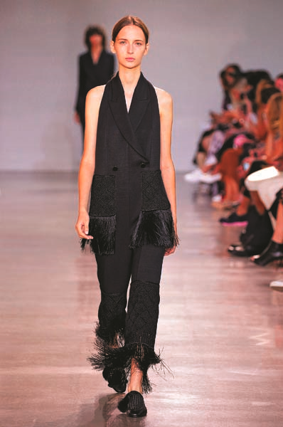 YAZIN YÜKSELEN YILDIZI:  DÜZ TERLİKLER