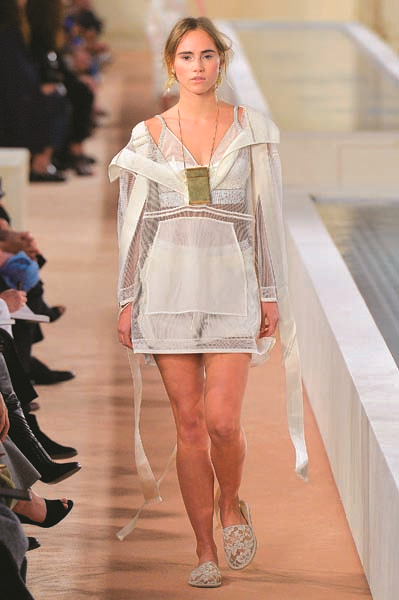 YAZIN YÜKSELEN YILDIZI:  DÜZ TERLİKLER