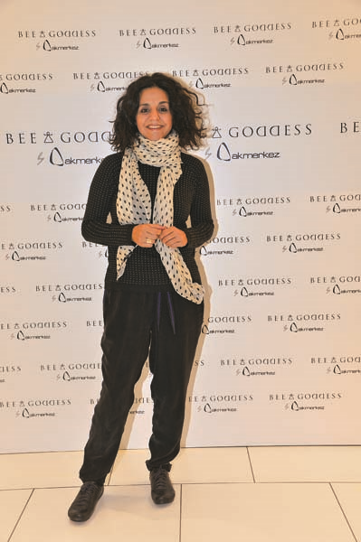 ONA SEVGİNİN IŞIĞINI ARMAĞAN EDİN