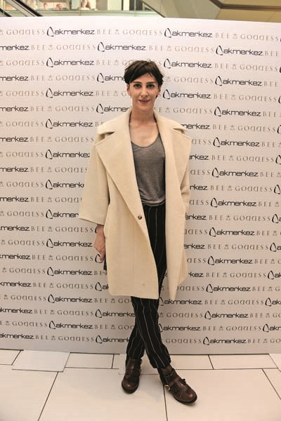 ONA SEVGİNİN IŞIĞINI ARMAĞAN EDİN