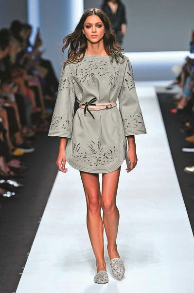 YAZIN YÜKSELEN YILDIZI:  DÜZ TERLİKLER