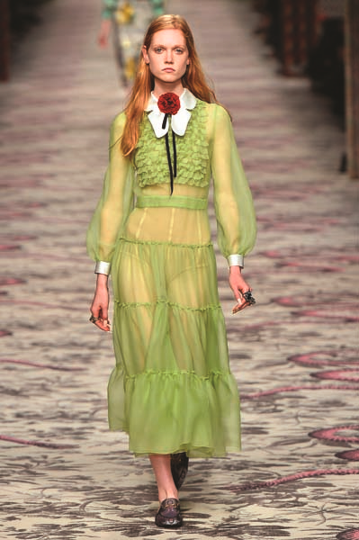 YAZIN YÜKSELEN YILDIZI:  DÜZ TERLİKLER