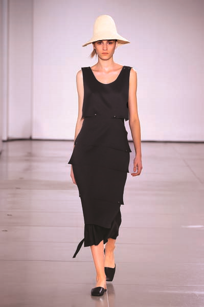 YAZIN YÜKSELEN YILDIZI:  DÜZ TERLİKLER