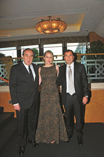 YILDIZ ÖZER CİHAN KARAGÜLLÜ MUTLULUĞA  “EVET” DEDİLER