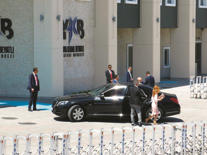 SÜMEYYE ERDOĞAN & SELÇUK BAYRAKTAR ÖMÜR BOYU MUTLULUĞA  ‘EVET’ DEDİLER