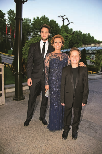 YILDIZ ÖZER CİHAN KARAGÜLLÜ MUTLULUĞA  “EVET” DEDİLER